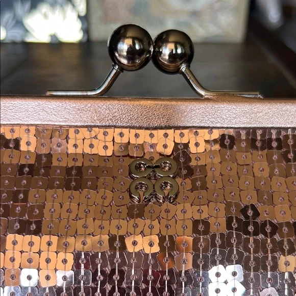 COACH NWOT Limited  Edition Iridescent Sequins rose gold kiss lock - Picture 4 of 7
